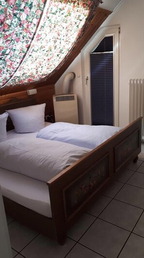 Desk, soundproofing, iron/ironing board, free cribs/infant beds - Hotel Restaurant Anna (Ramstein-Miesenbach)