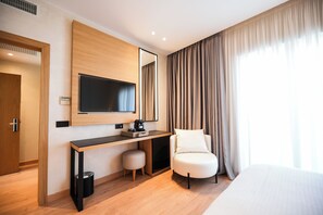 Double Room, Balcony, Sea View | Premium bedding, minibar, in-room safe, individually furnished - Hotel Agimi (Sarandë)