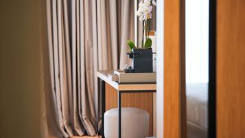 Zweibettzimmer, Balkon, Meerblick | Hochwertige Bettwaren, Minibar, Zimmersafe, individuell eingerichtet