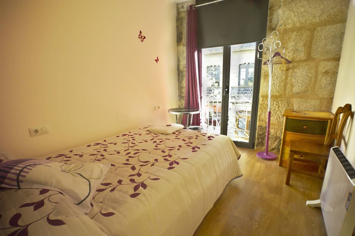Blackout drapes, WiFi (free), bed sheets