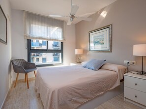 2 slaapkamers, een strijkplank/strijkijzer, internet, beddengoed