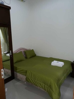 Desk, free WiFi, bed sheets