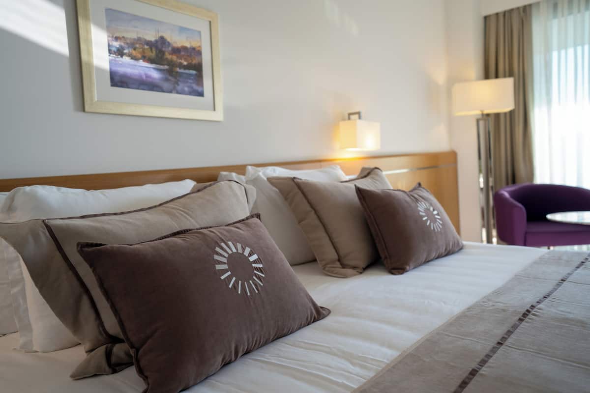 Allergikerbettwaren, Minibar, Zimmersafe, laptopgeeigneter Arbeitsplatz