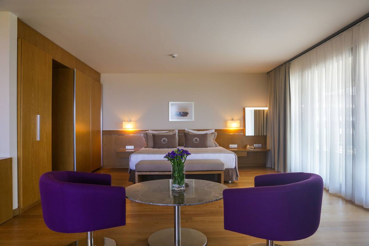 Exclusive Double Room, 1 Double Bed, Balcony, Sea View | Hypo-allergenic bedding available, minibar, in-room safe
