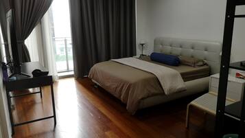 Business Condo, 1 Queen Bed, City View | Free WiFi