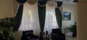 Lobby sitting area - Altyn-Adam Hotel (Astana)