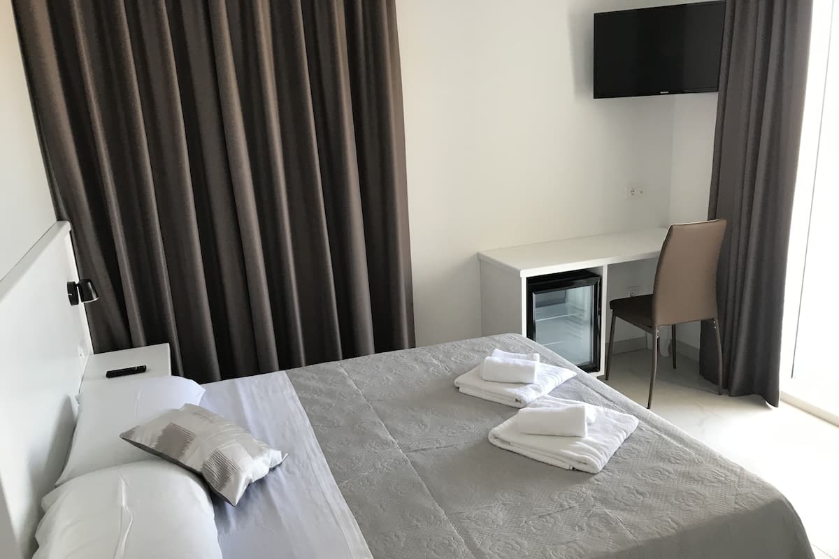 Traditional Double Room, 1 Queen Bed | In-room safe, soundproofing, free WiFi
