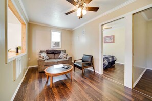 TV - Geneva Cottage w/ Patio - Walk to Park, Lake Erie! (Geneva-on-the-Lake)