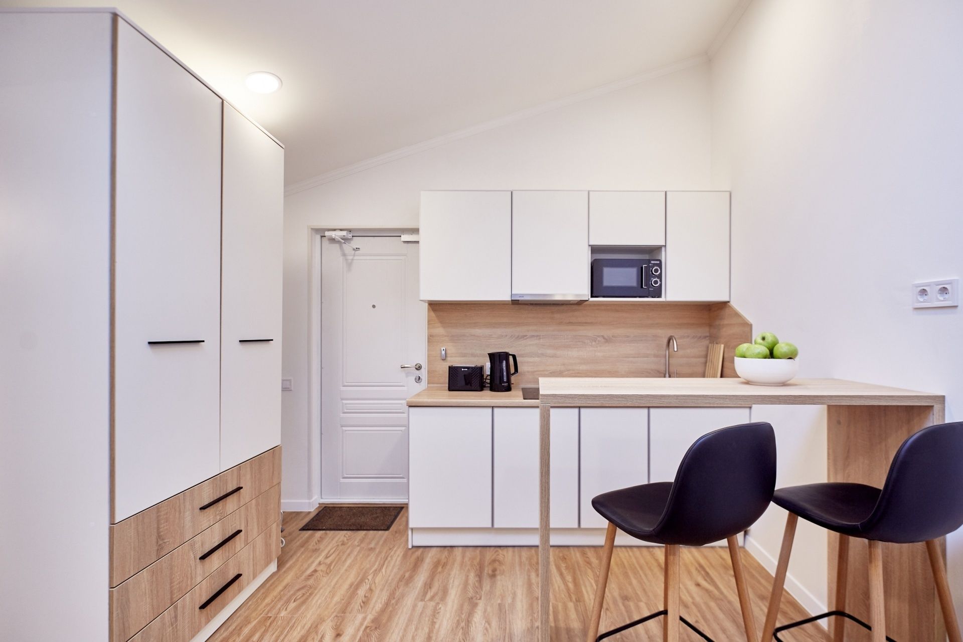 Studio – signature (Universe) | Eget kjøkken | Kjøleskap, mikrobølgeovn, kokeplater og vannkoker