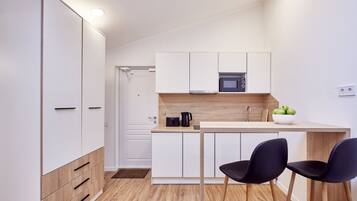 Signature Studio (Universe) | Private kitchen | Fridge, microwave, stovetop, electric kettle