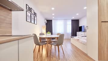 Premium bedding, soundproofing, iron/ironing board, free WiFi