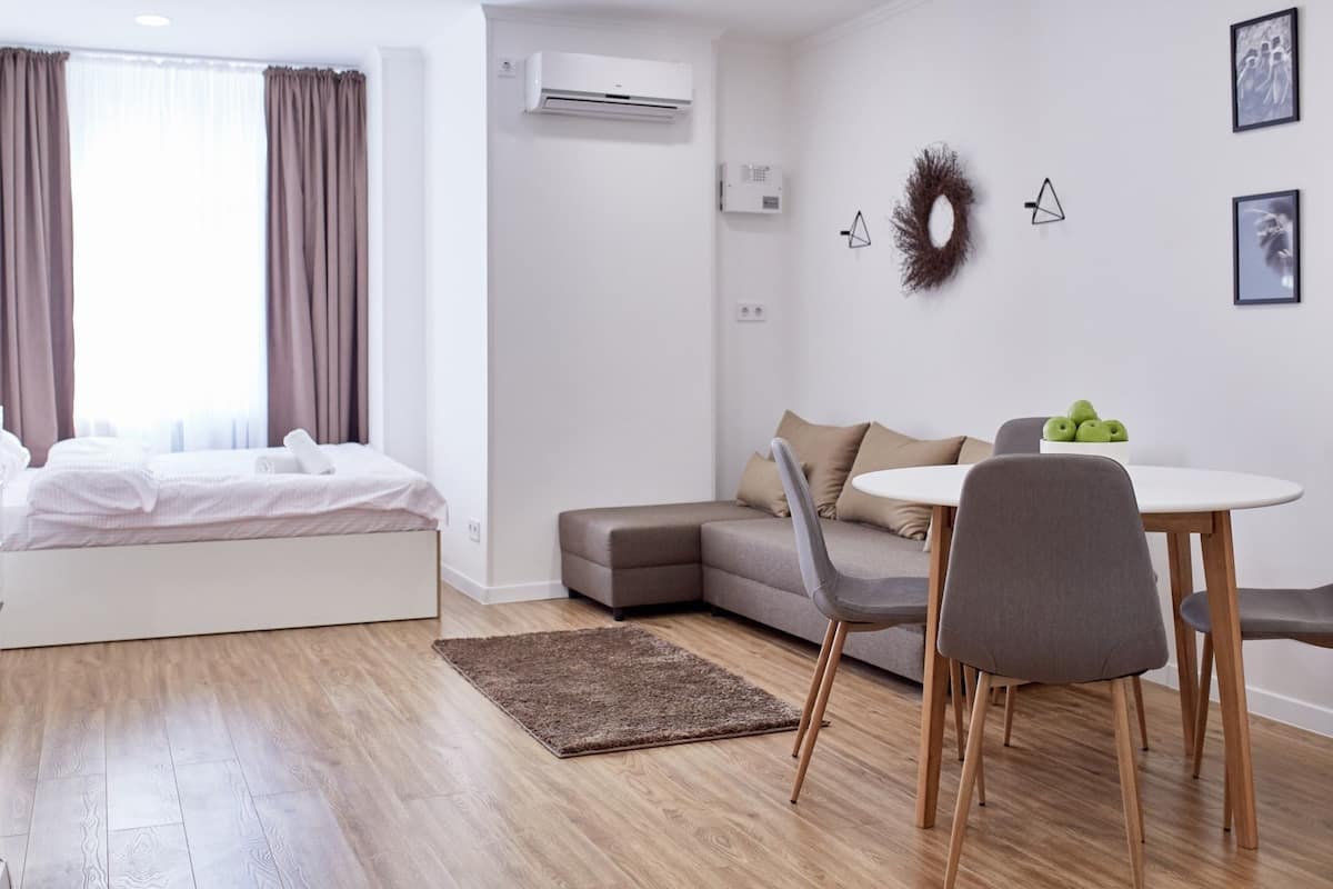 Estudio (Jorgen) | Ropa de cama de alta calidad y sistema de insonorización