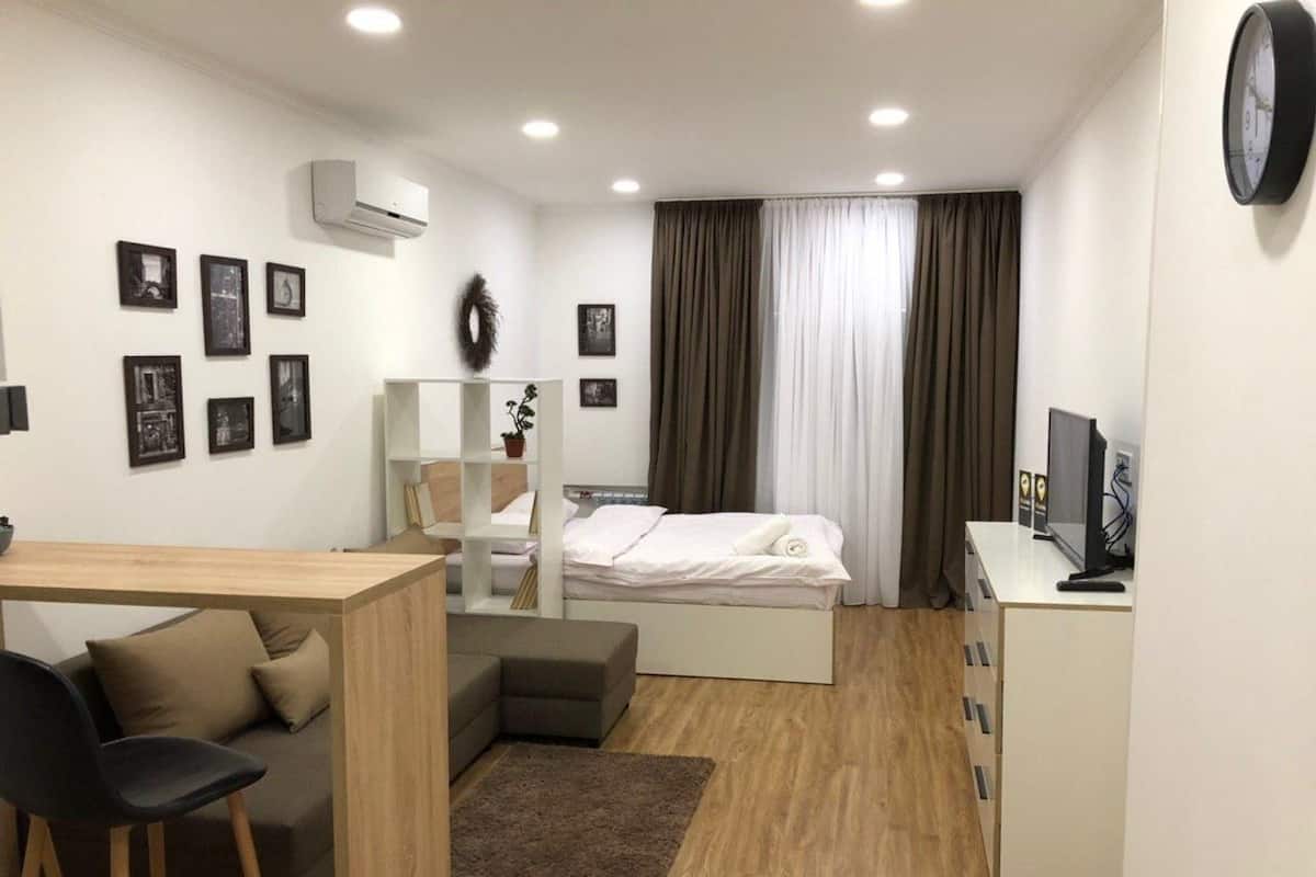 Estudio (Brownwood) | Ropa de cama de alta calidad y sistema de insonorización