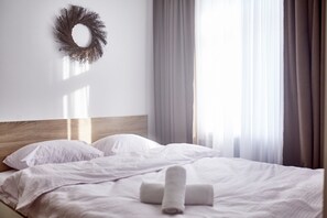 Studio (Jorgen) | Premium bedding, soundproofing, iron/ironing board, free WiFi - Apart-hotel Nordian (Kharkiv)