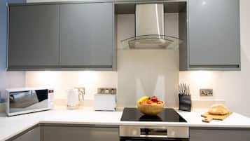 Refrigerador, microondas, horno, placa de cocina