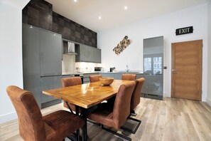 Apartment, 2 Bedrooms (#4) | Private kitchen | Fridge, microwave, oven, stovetop