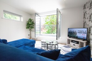 Apartment, 2 Bedrooms (#3) | Living area