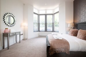 Apartment, 2 Bedrooms (#3) | Egyptian cotton sheets, premium bedding, individually decorated - Rowan Tree Your Apartment (Bristol)