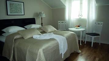 Double Room | Individually furnished, blackout drapes, iron/ironing board, free WiFi