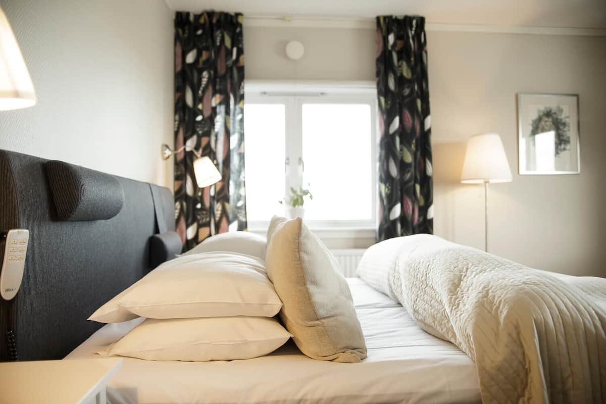 double room | 1 bedroom, individually furnished, blackout curtains, iron/ironing board