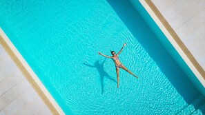Seasonal outdoor pool, open 8:00 AM to 7:00 PM, pool umbrellas - Agriturismo La Pertica (Costermano sul Garda)