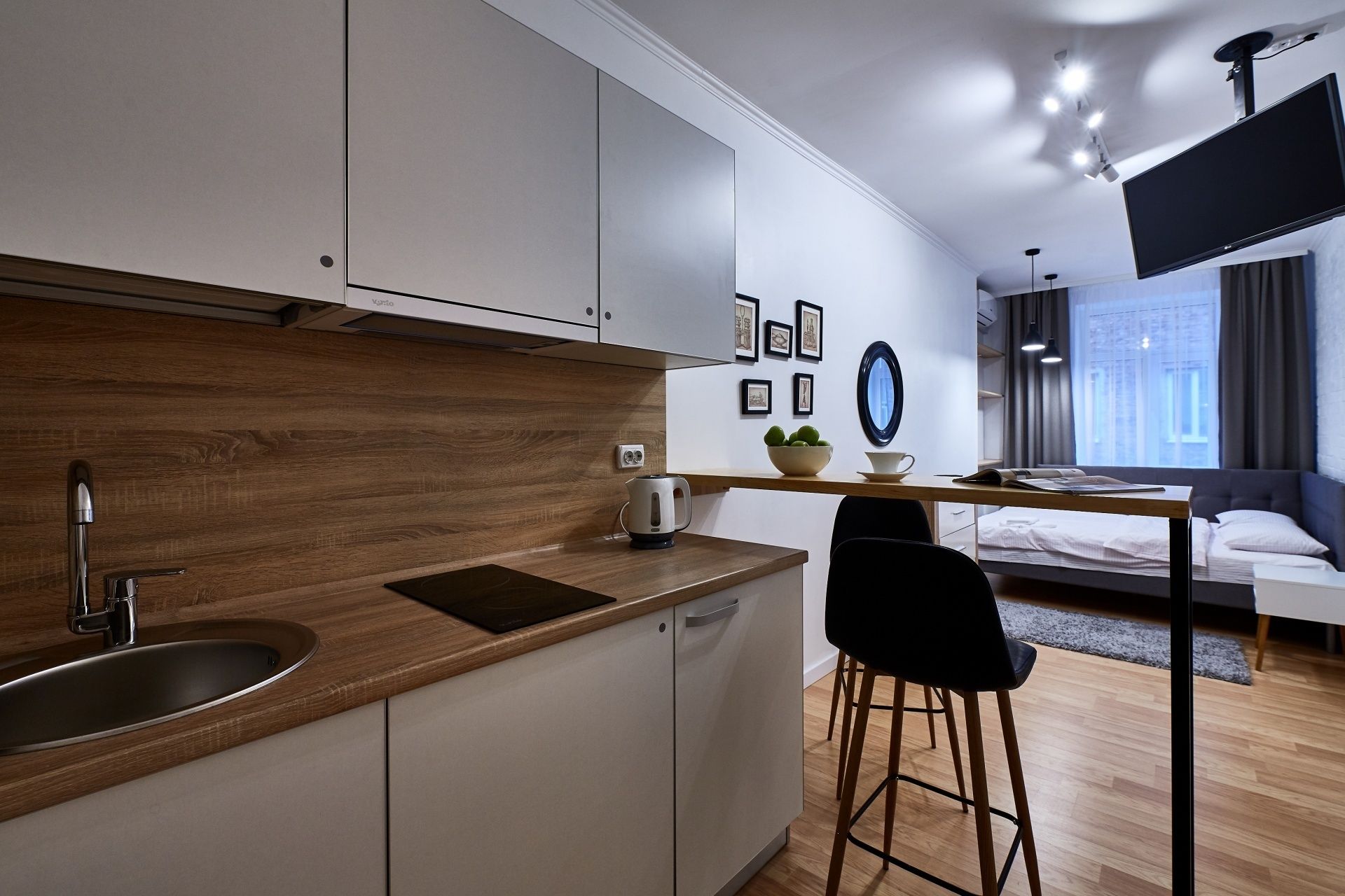 Studio (Grey) | Strykejern/-brett, wi-fi (inkludert) og sengetøy