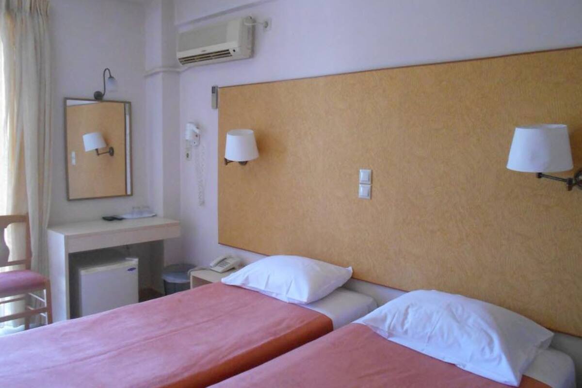 Kamer, 1 twee- of 2 eenpersoonsbedden, uitzicht op zee | Geluiddichte muren, een strijkplank/strijkijzer, gratis wifi, beddengoed
