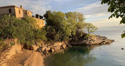 Modern 5 * villa with pool, only 70m from the beach