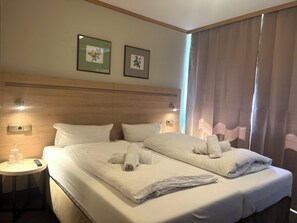 Bureau, chambres insonorisées, Wi-Fi gratuit, draps fournis