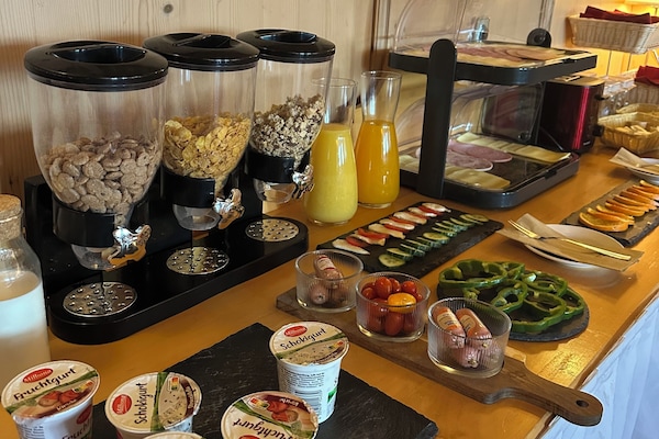 Daily buffet breakfast for a fee