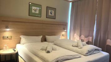 Schreibtisch, schallisolierte Zimmer, kostenloses WLAN, Bettwäsche