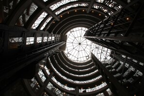 المنشأة من الداخل