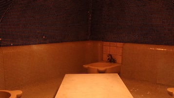 Sauna, bain à remous, hammam, soins de manucure et de pédicure