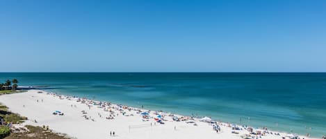 Beach nearby, sun loungers, beach towels