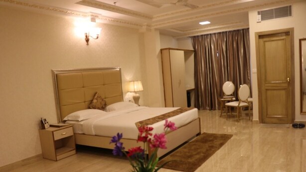 Deluxe Room | In-room safe, blackout drapes, soundproofing, iron/ironing board - Hotel Galaxy Grand (Lucknow)