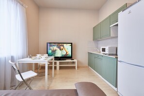 Căn hộ | Bếp riêng | Tủ lạnh, lò vi sóng, bếp nấu, ấm điện 