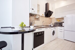 Apartment | Private kitchen | Fridge, microwave, oven, stovetop