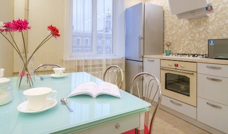 Apartment | Private kitchen | Full-size fridge, microwave, oven, stovetop