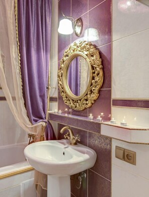 Apartment (Bonaparte) | Bathroom