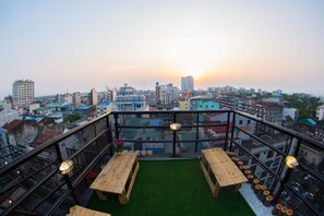 Balcony - The Lodge Yangon Hostel (Yangon)