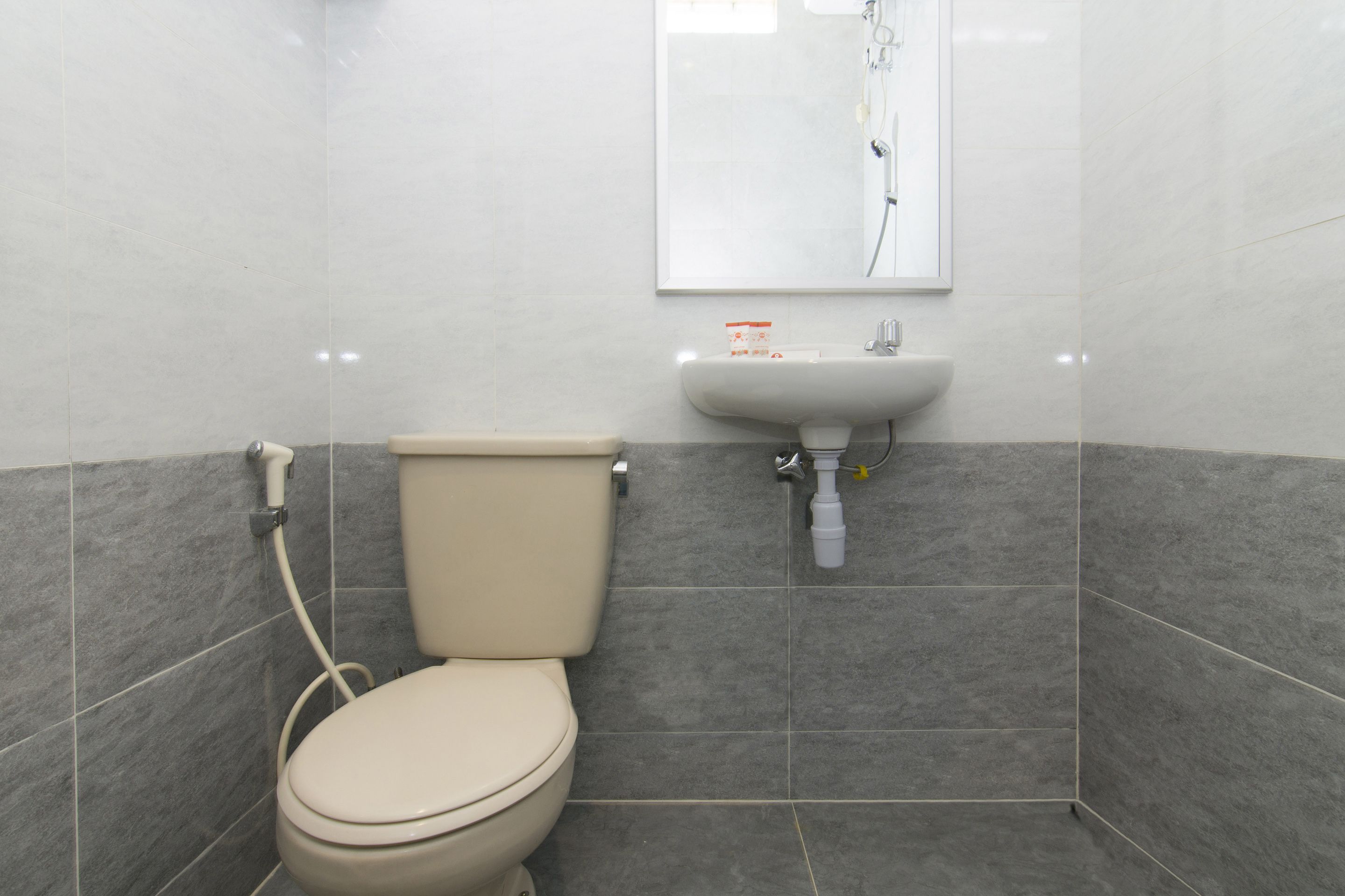 Foto - SUPER OYO 890 Dewi Fortuna Guest House