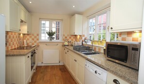 Réfrigérateur, micro-ondes, four, lave-vaisselle