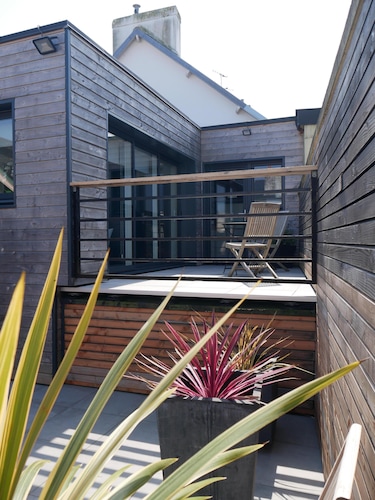 Loctudy Contemporary apartment with terrace, town center, 100 m from the sea