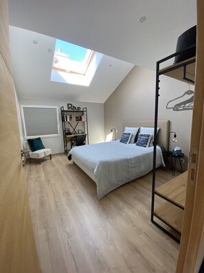 2 bedrooms, desk, iron/ironing board, free WiFi