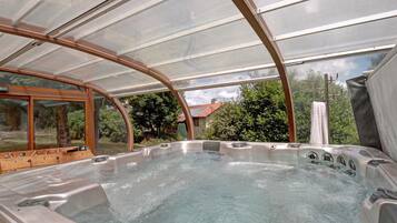 Indoor spa tub