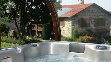 Bain à remous extérieur