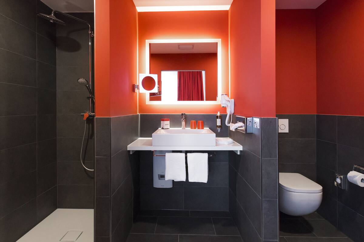 comfort room (dormero) | bathroom | shower, hair dryer, towels