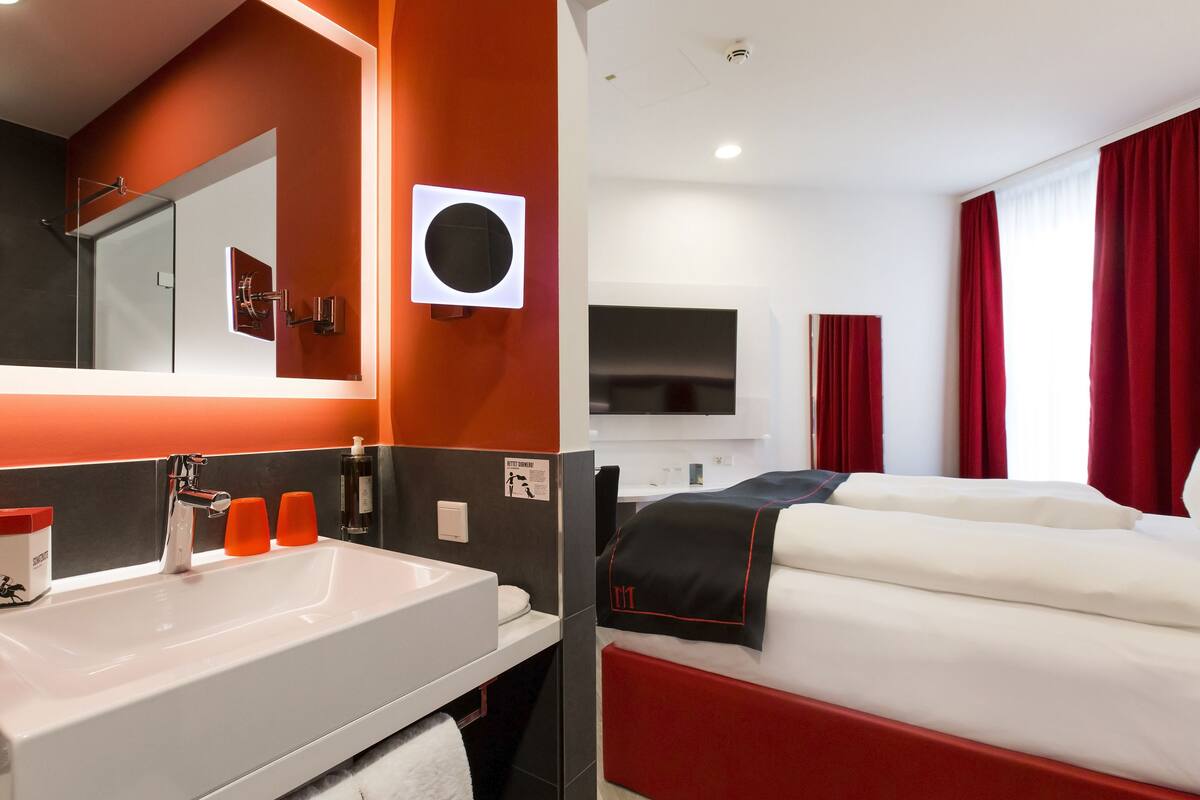 standard room (dormero) | bathroom | shower, hair dryer, towels