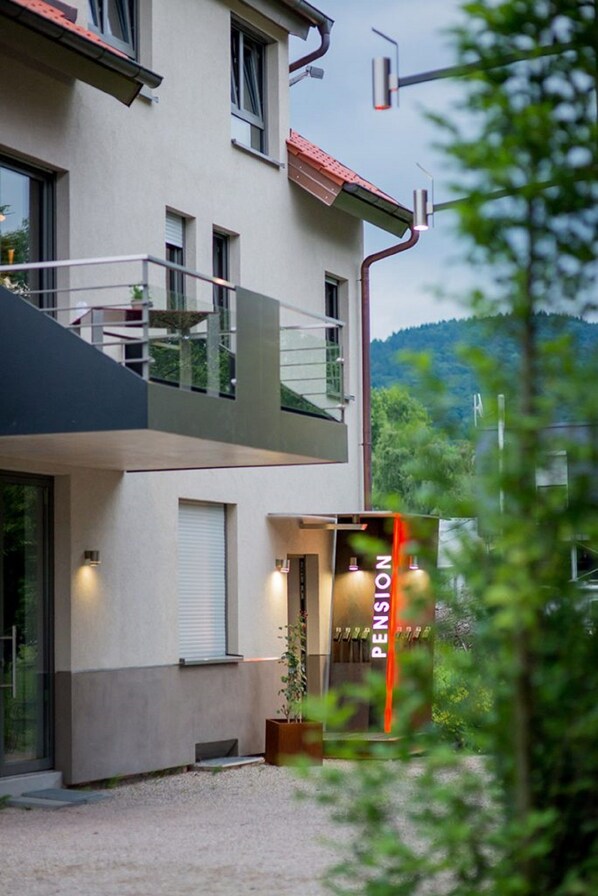 Front of property - Pension Schell (Dossenheim)