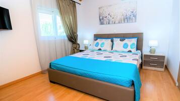 2 sovrum, arbetsyta för laptop, strykjärn/strykbräda och wi-fi